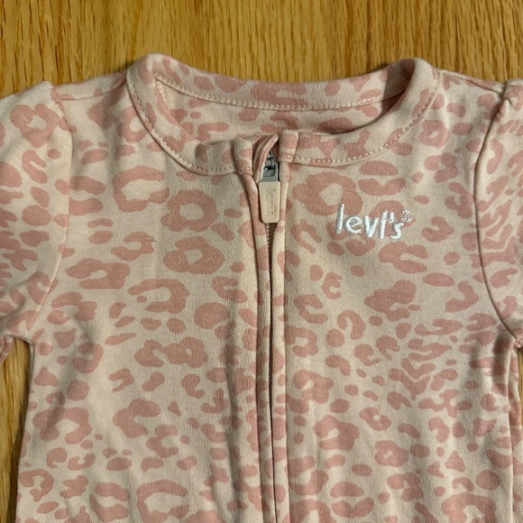 Levi’s Baby Girl Footed 1 Piece - Picture 3 of 9
